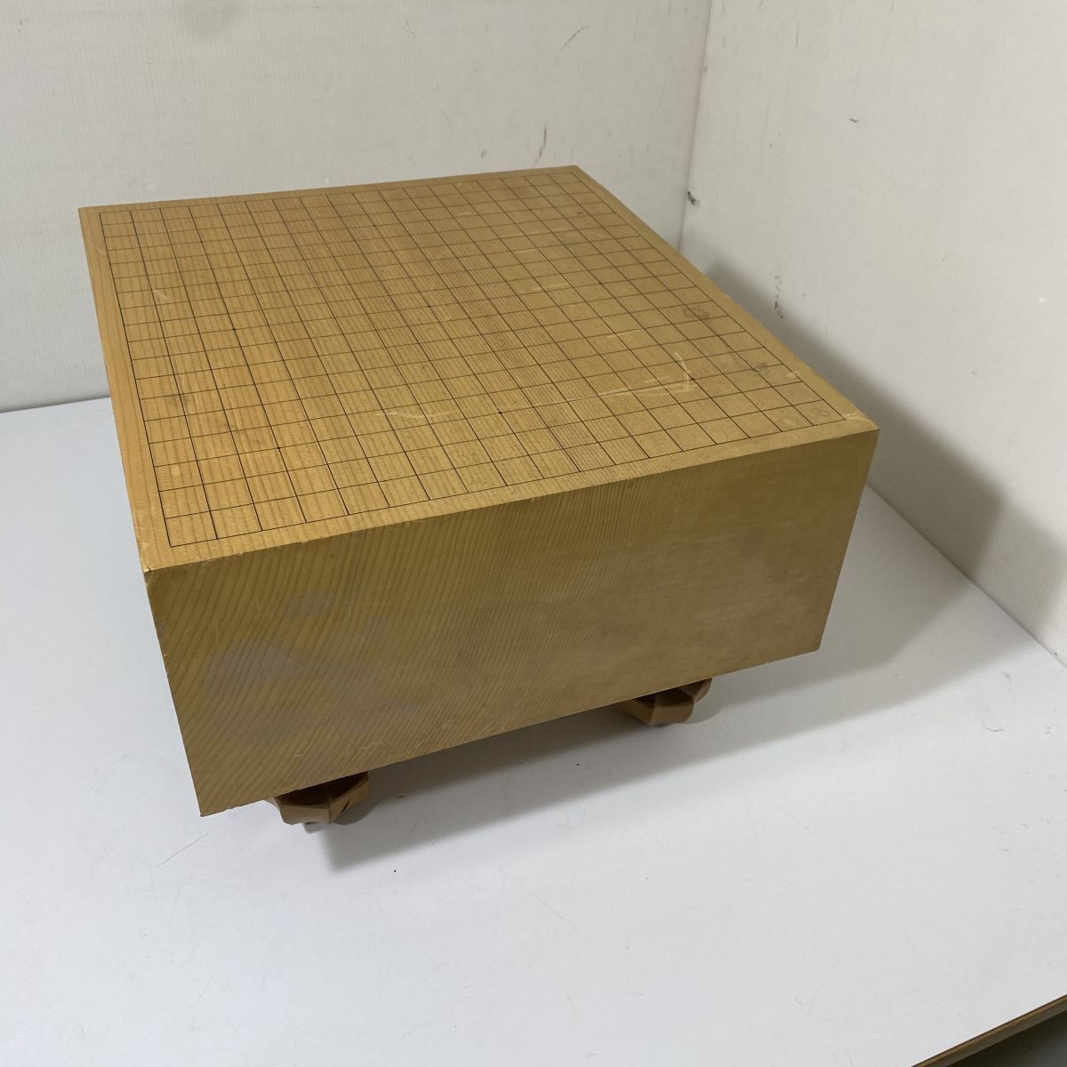 【良品】囲碁盤 脚付き へそ付き 年代物 高級 囲碁 厚さ17cm 良品】囲碁盤 脚付き へそ付き 年代物 高級 囲碁 厚さ17cm 良品