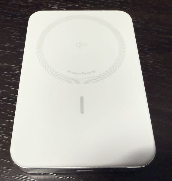 Anker MagGo Power Bank (10000mAh, Slim) Qi2認証 ワイヤレス充電 最大出力15W MagSafe対応 マグネット式ワイヤレス充電対応 (ホワイト)