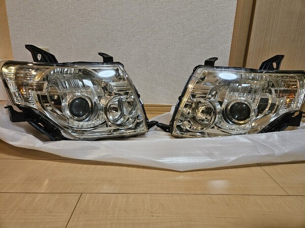 三菱 パジェロ(V93W) 左右ヘッドライトセット