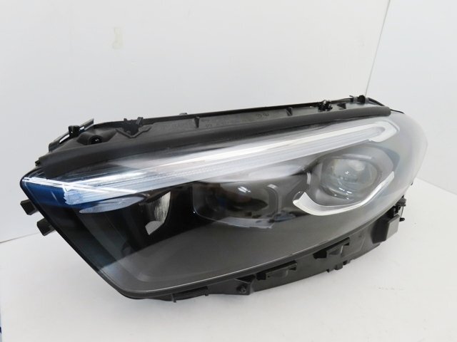 Mercedes-Benz　A200d 左ヘッドライト オートパーツエージェンシー LEDヘッドライト メルセデス