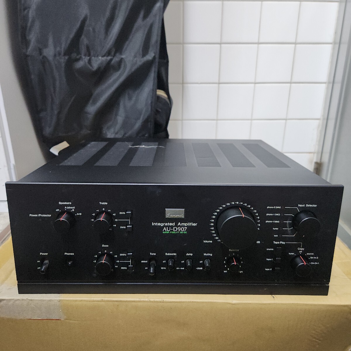 SANSUI AU-D907 プリメインアンプ ブラック 日本製 通電確認済み Yahoo!オークション -「sansui au-d907」の落札相場・落札価格