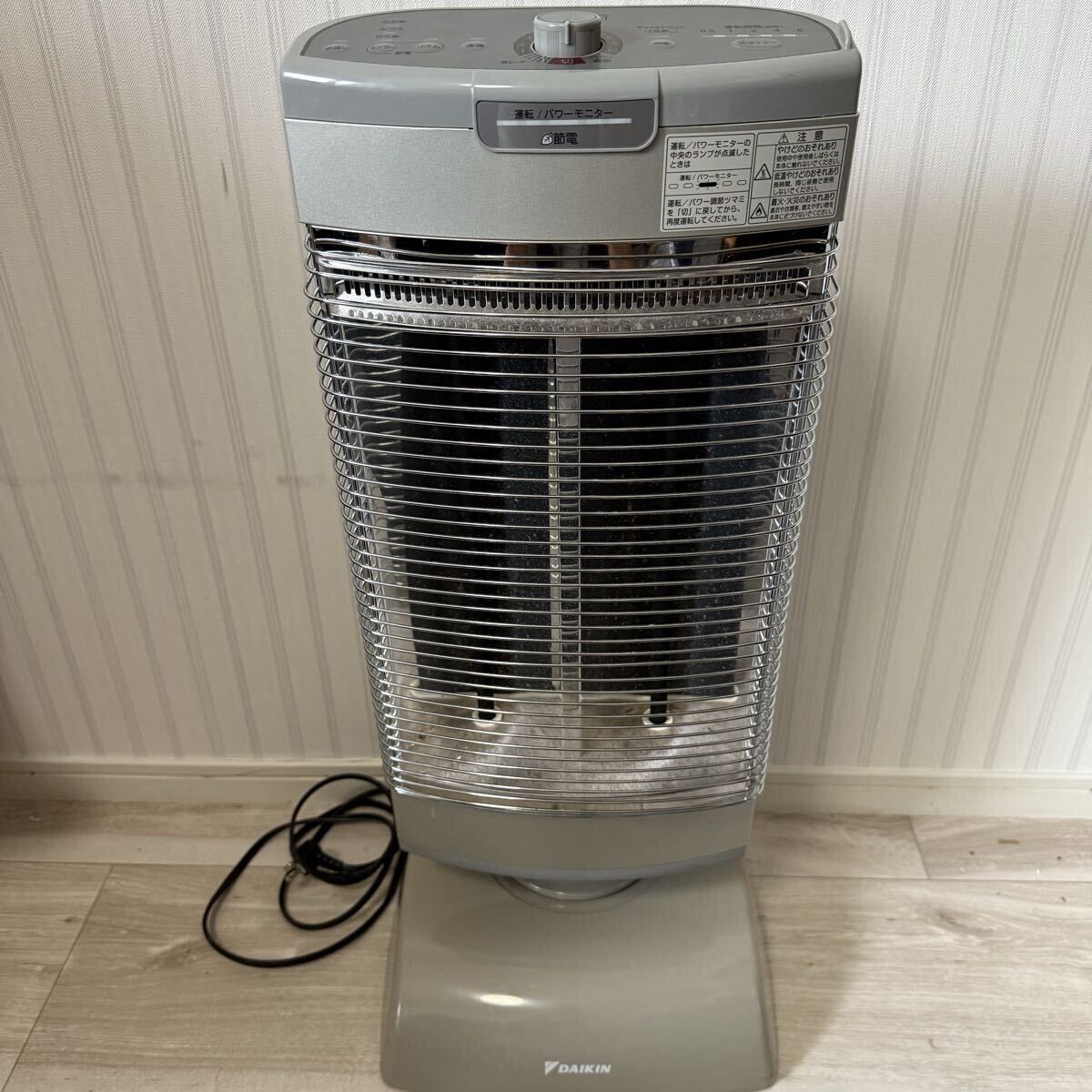 【動作品】DAIKIN ERFT11SS-W ダイキン セラムヒート 2015年 ダイキン セラムヒート ERFT11SS-W [パールホワイト