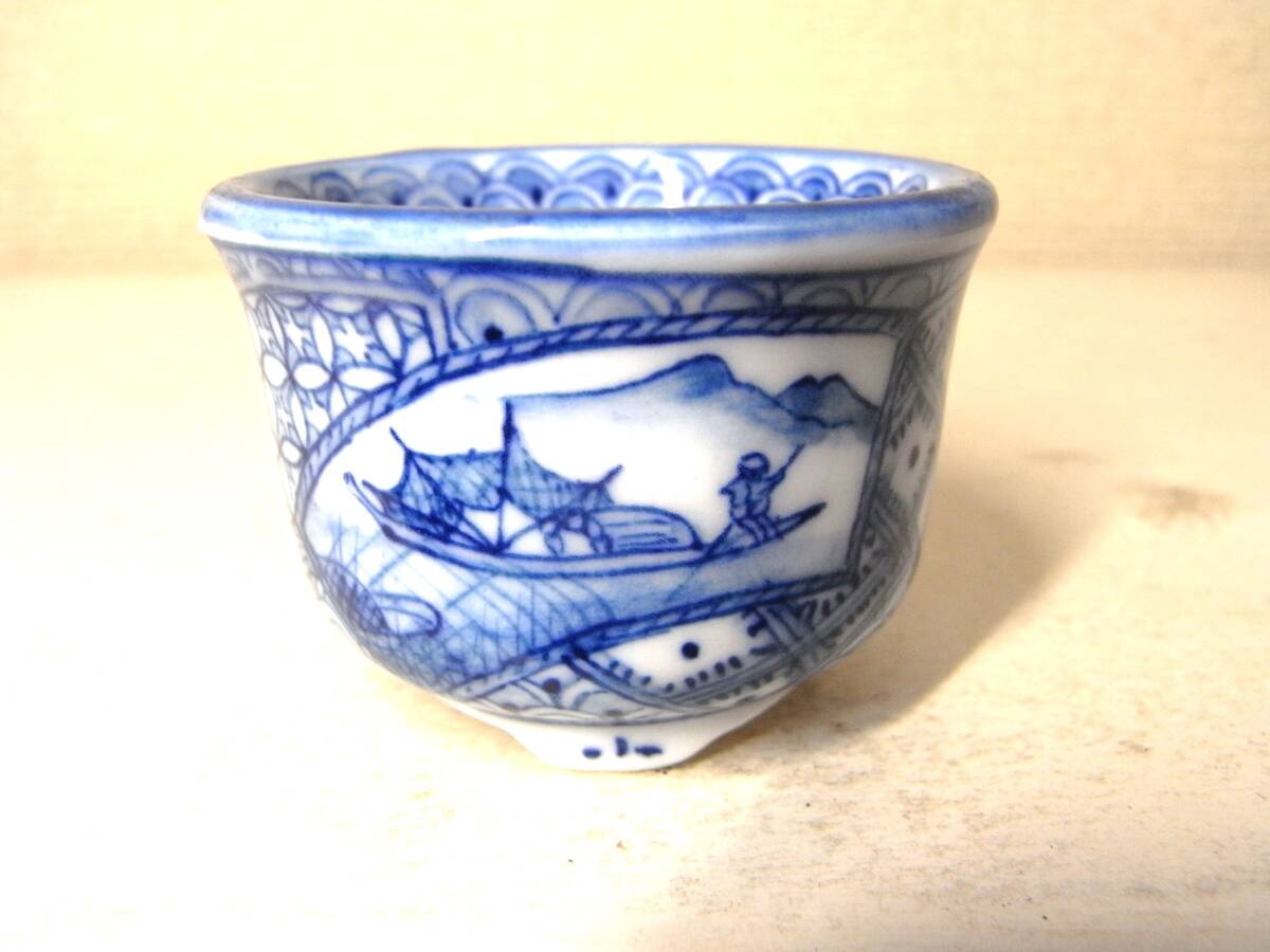 【花】清朝期色絵染付四君子図蛍手猪口 【花】清朝期色絵染付四君子図蛍手猪口