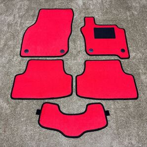 ■送料無料■VW ゴルフ8 CD系 eTSIアクティブ/TDIスタイル 赤 レッド フロアマット カーマット 日本産 新品(年式:R3年6月~現行)