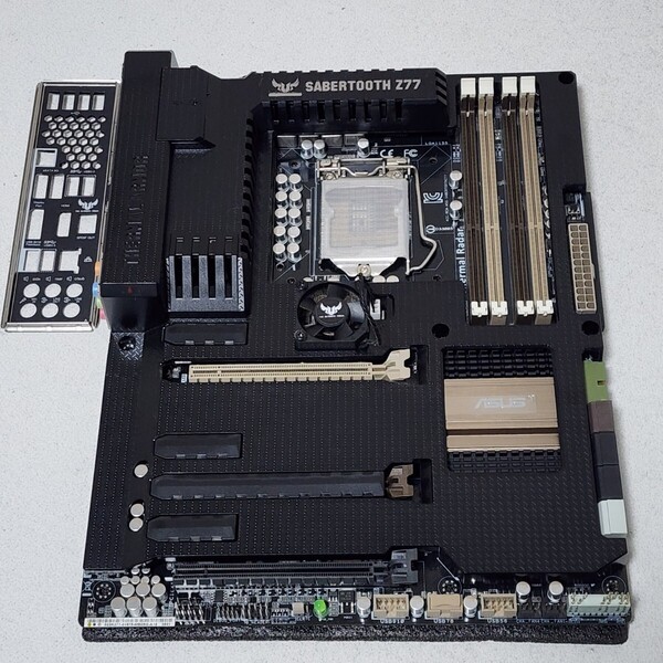 ASUS SABERTOOTH Z77 IOパネル付属 LGA1155 ATXマザーボード 第2・3世代CPU対応 最新Bios 動作確認済 PCパーツ