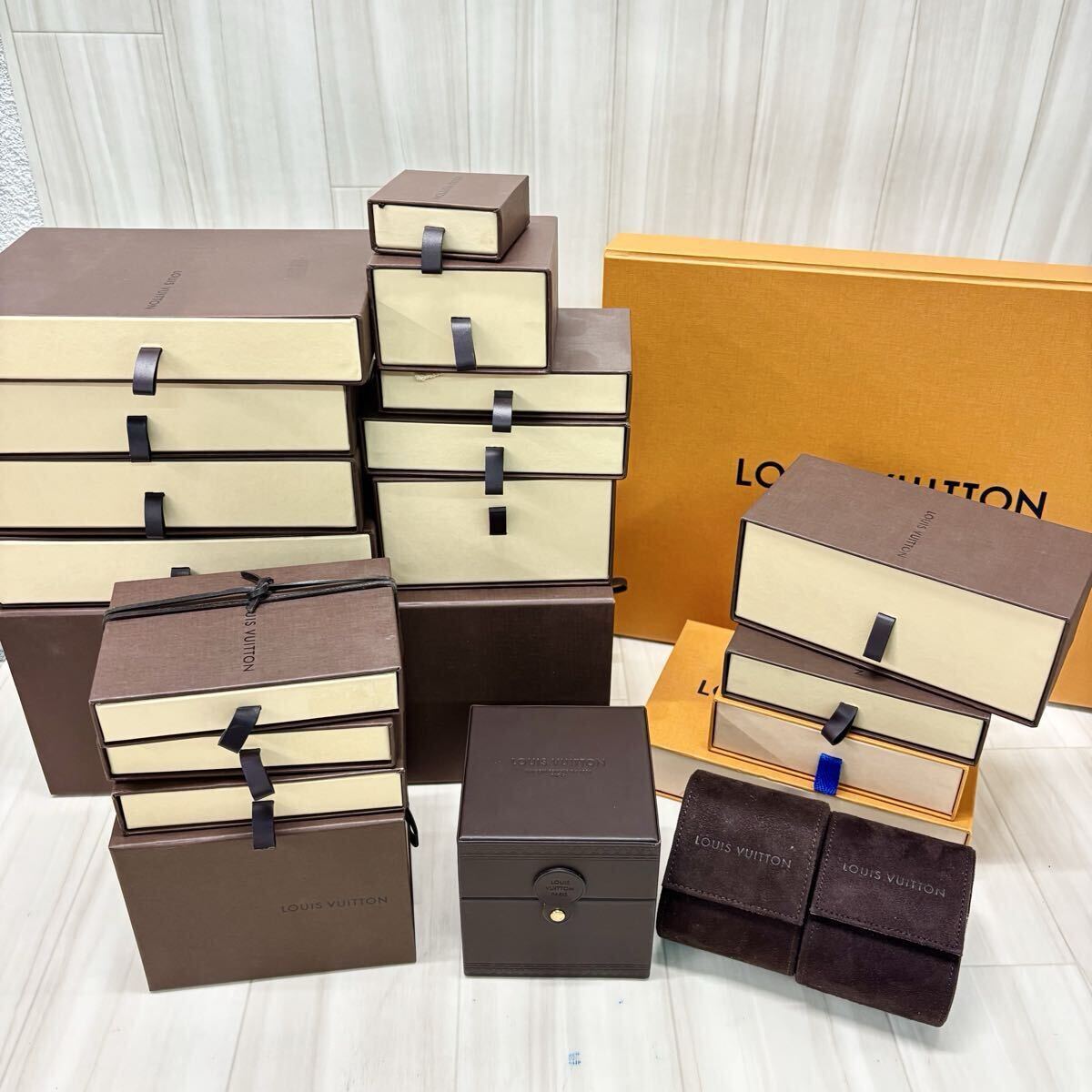 ルイヴィトン LOUISVUITTON 保管箱 空箱 紙袋 色々まとめ売り Yahoo!オークション -「ルイヴィトン 空箱」の落札相場・落札価格