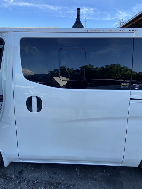 nv350 両スライドドアガラス image.jpg