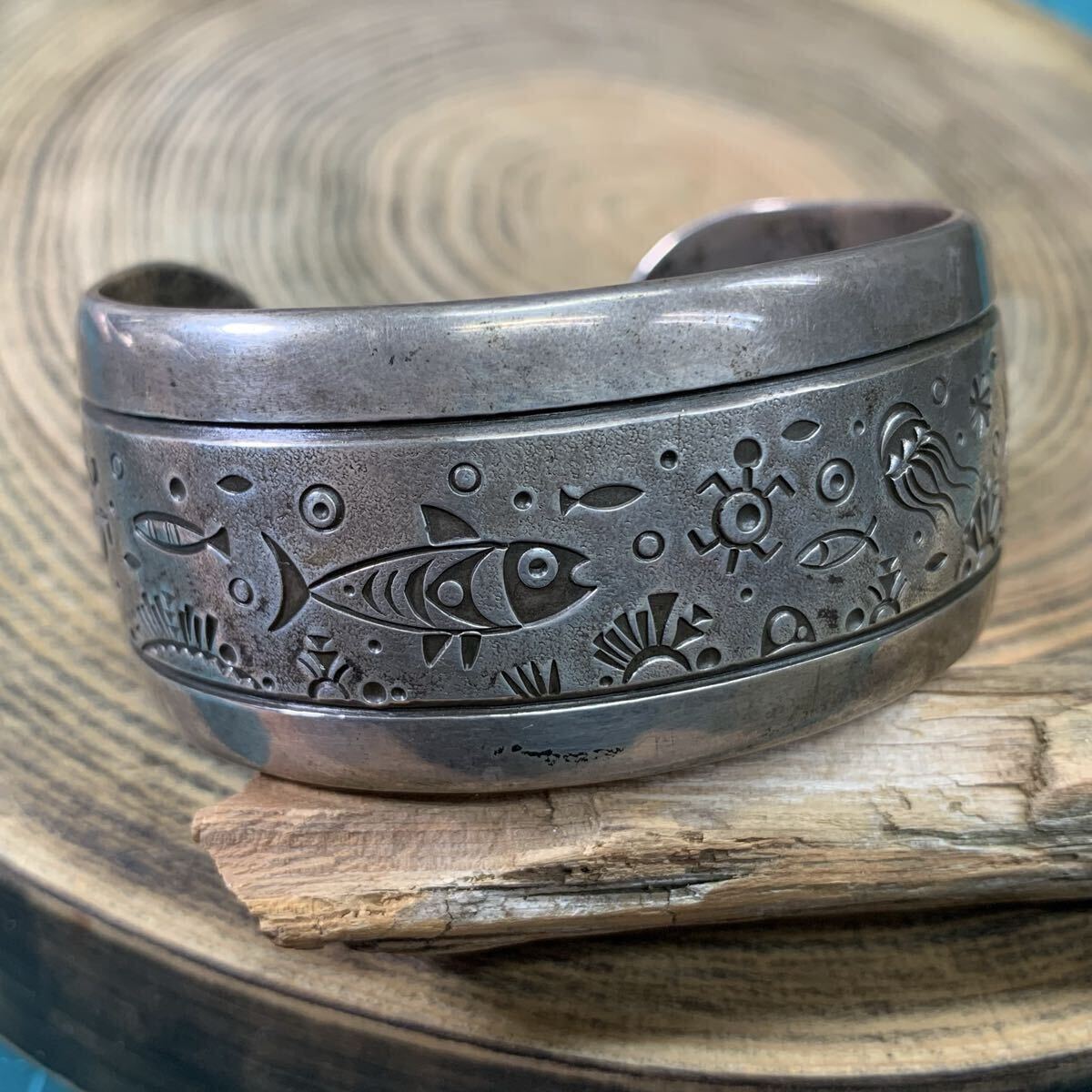 ナバホ　バングル　最終値下げ ステンレス ナバホ柄のアンティークバングル [b929] | バングル