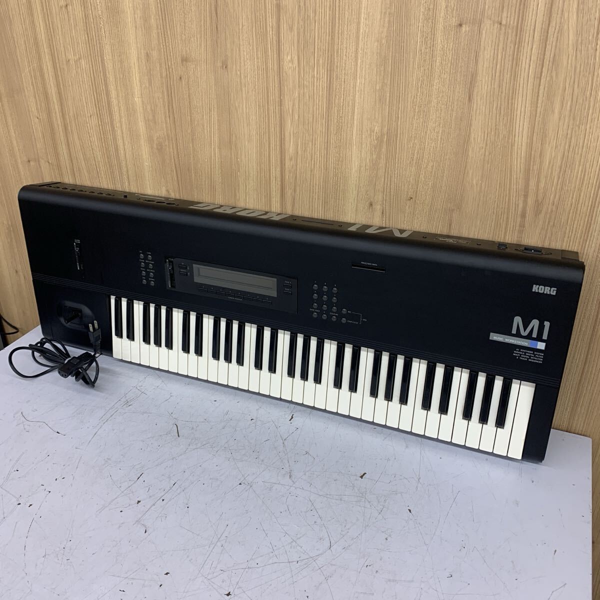 【超希少】KORG M1 コルグ シンセサイザー ハードケース付 Yahoo!オークション -「korg m1」の落札相場・落札価格