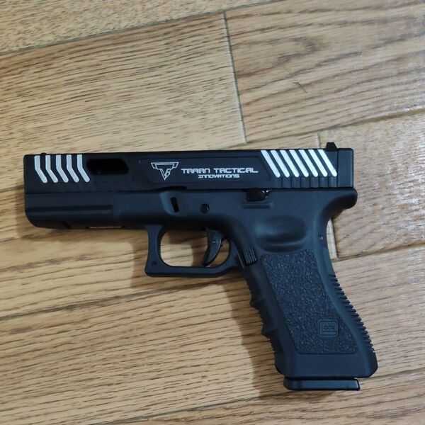 E&C 1104 GLOCK17 TTI ガスブローバック 墨入れ パーティングライン加工&塗装 気密取り
