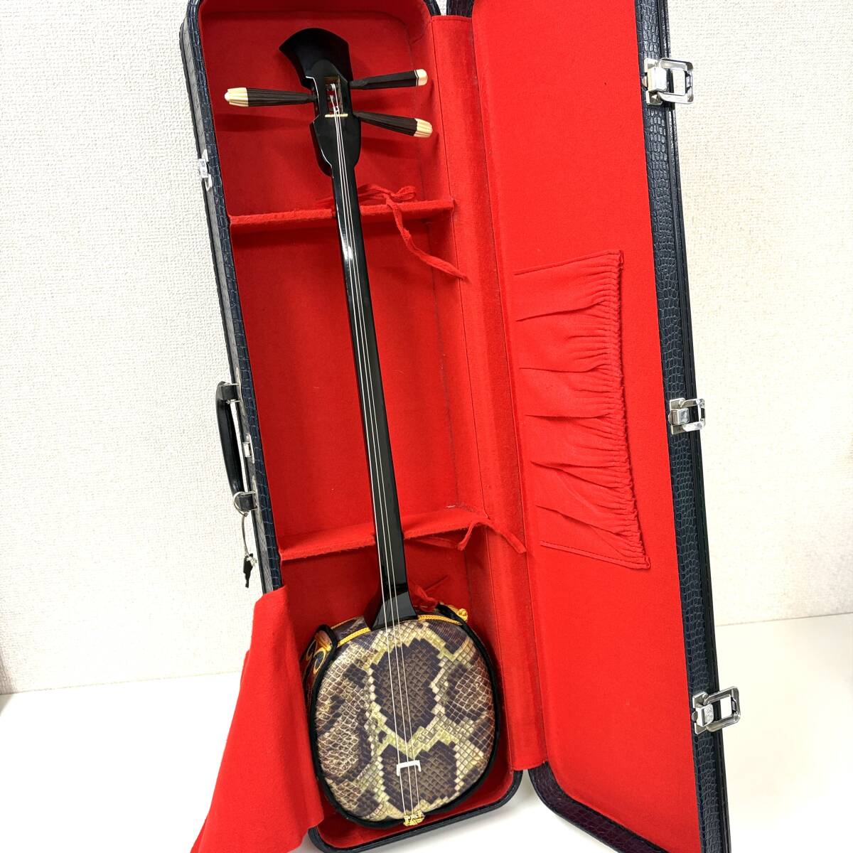 中古品 沖縄三線 弦楽器 和楽器 ケース付き 2025年最新】Yahoo!オークション -沖縄三線の中古品・新品・未
