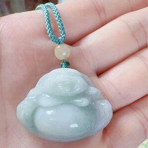 R2-01189天然本翡翠《本物保証》 厚て仏様 淡緑色ひすいペンダント 一点物 魔除け 昇進 成功 風水 金運 財運 幸運 幸福 縁起物