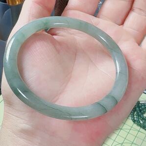 R2-00326 天然本翡翠《本物保証》 扁円形 油青色翡翠バングル56.5mm 一点物 希少 縁起物 お守り パワーストーン