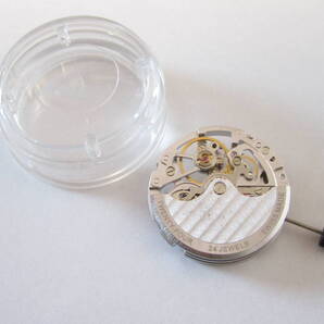 【即決価格】メーカー不明「SWISS MADE TWENTY FOUR 24 JEWELS 腕時計 ウォッチ パーツ 自動巻き ムーブメント」現状品