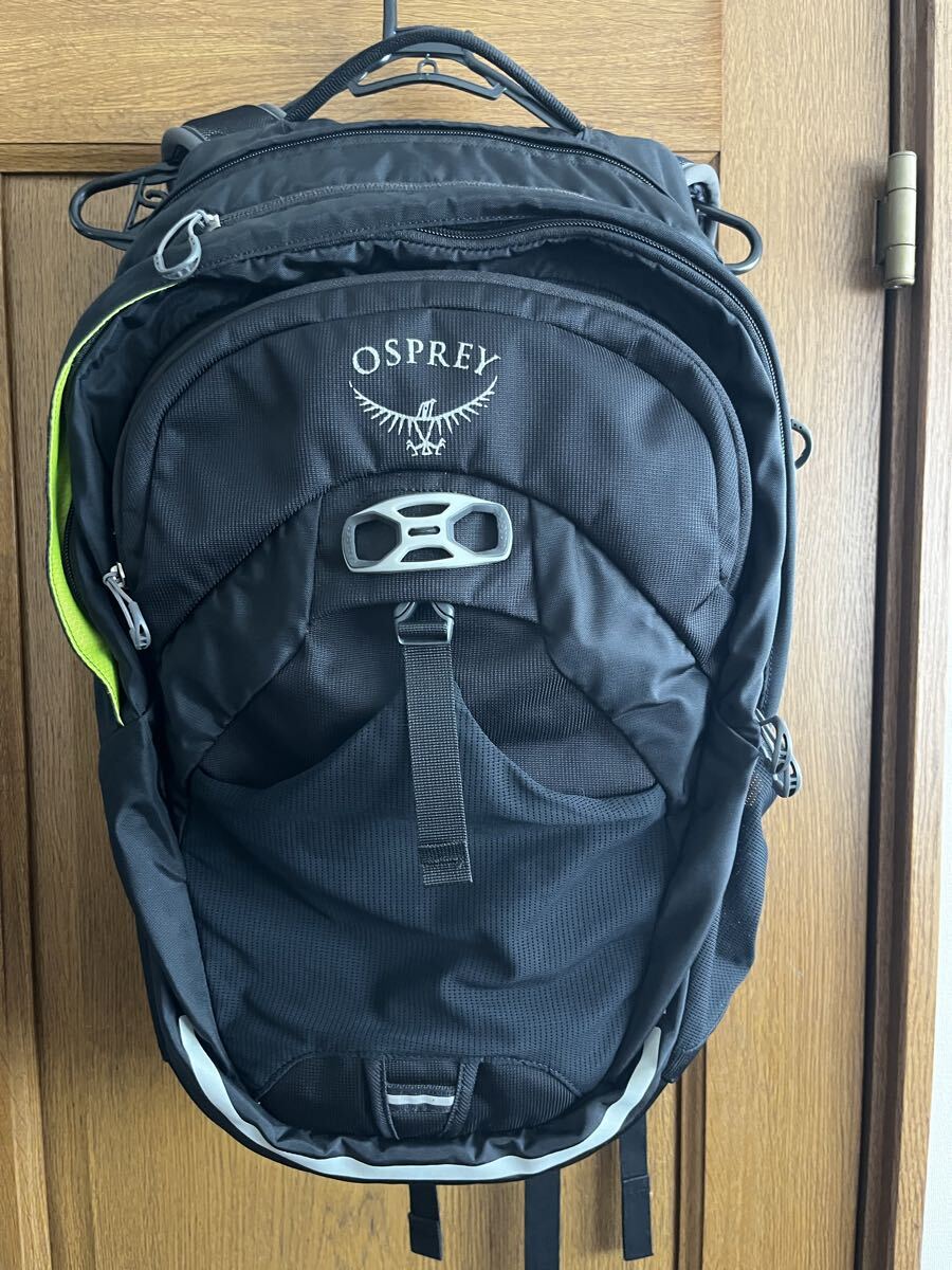 新品 Rapha ロールトップ バックパック 20リットル ダークグリーン 新品 Rapha 現行版 Roll Top Backpack 20リットル