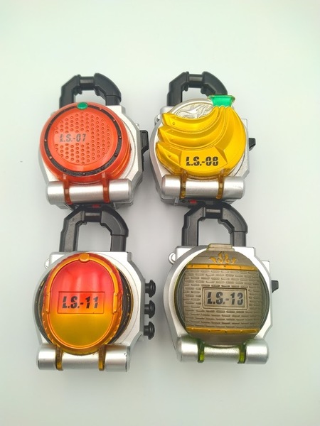 仮面ライダー鎧武/ガイム DXロックシード 中古品 4個セット 1個ずつからでも売っています