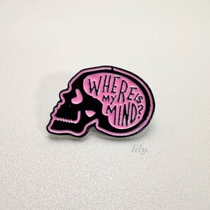 【ピンバッジ】ドクロ 骸骨 WHERE IS MY MIND 黒×ピンク