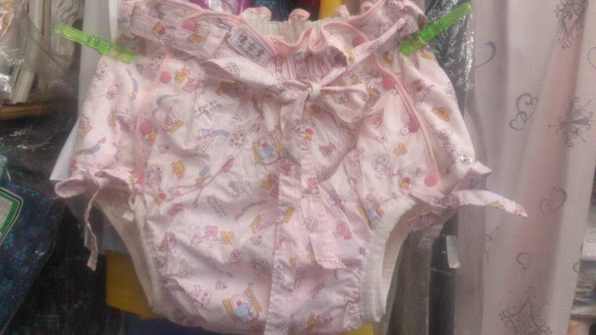 懐古　大人おむつカバー　Lサイズ　淡いピンクに子花柄　裏ソフトビニル　金属ホック Yahoo!オークション -「懐古堂 おむつカバー」の落札相場・落札価格
