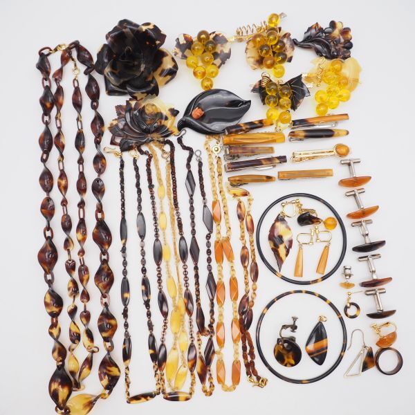 大量アクセサリー　まとめ売り　ネックレス　ブローチ　ブレス　イヤリング　リング他 H番 メッキアクセサリー セット 約700g □ ネックレス リング