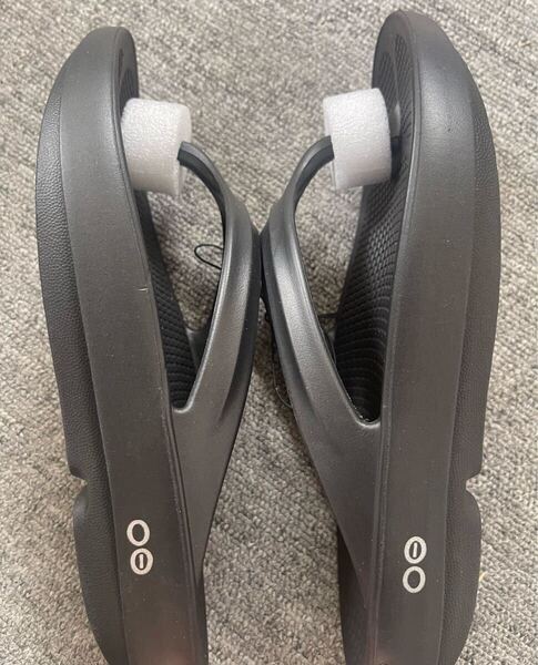 新品Oofos ブラック サンダル ウーフォス OOlala/ウーララ24センチ 即購入歓迎