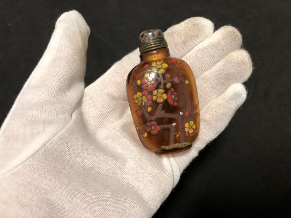 清国の鼻煙壺 鎏金宝瓶　金竜彫刻　時代物　アンティーク A fossiliferous limestone snuff bottle, Qing dynasty, 18th