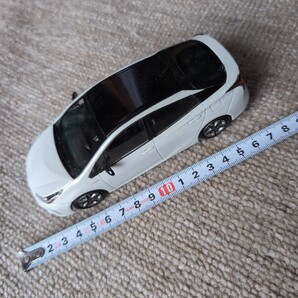 非売品 トヨタ プリウス ミニカー 1/30サイズ トヨタ自動車ディーラー限定 パールホワイト 未使用傷無し!カラーサンプル