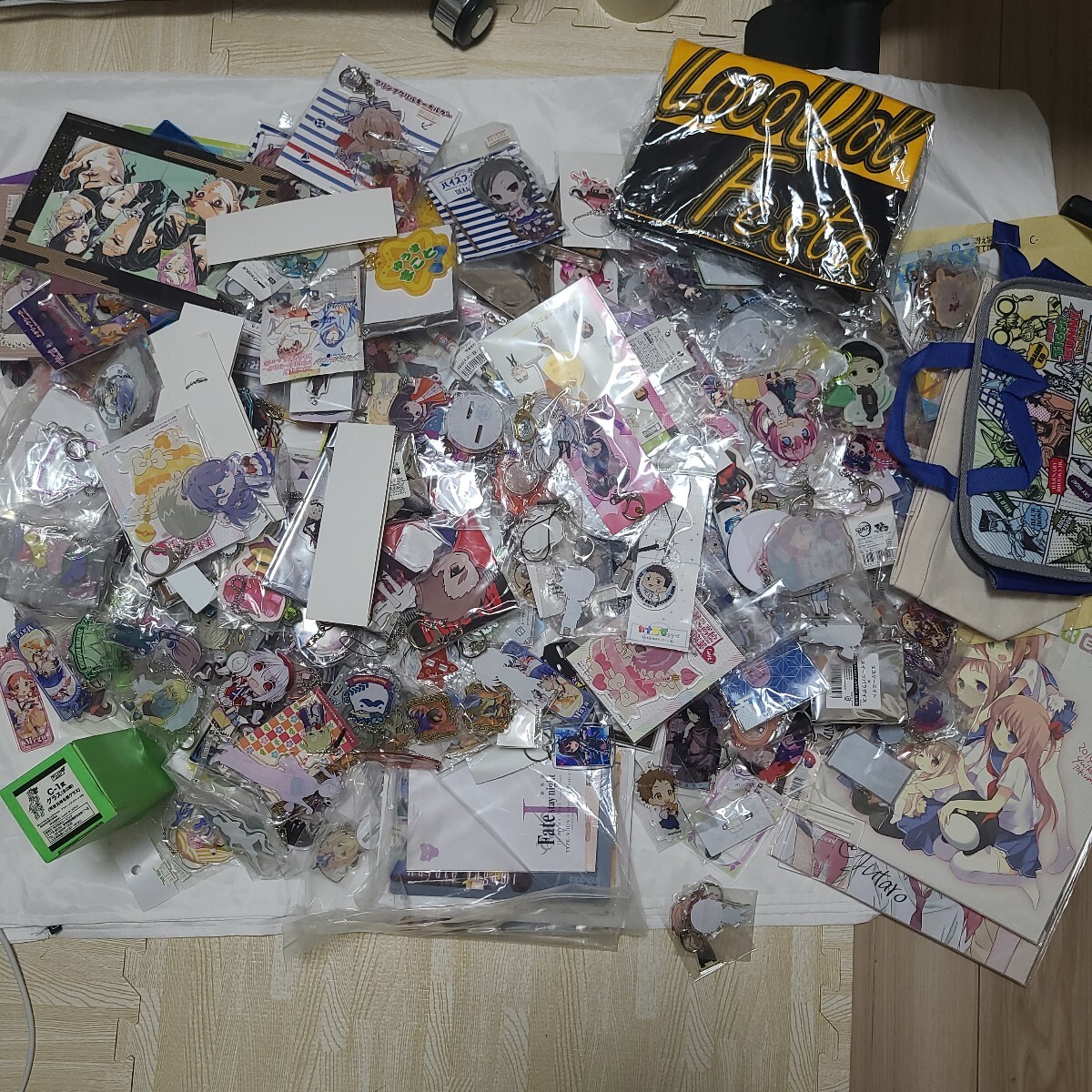 アニメグッズ　雑貨　まとめ売り　大量 アニメグッズ 大量 まとめ売り 120サイズ - メルカリ