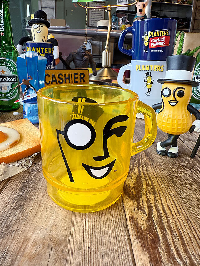 ミスターピーナッツ　レトロ店舗用什器　イエロー ミスターピーナッツ レトロ店舗用什器 イエロー