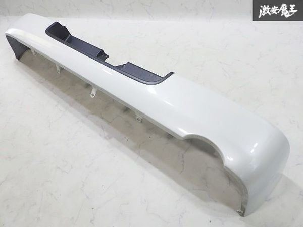 ハイエース ワイド 純正 リアバンパー ホワイトパール 070