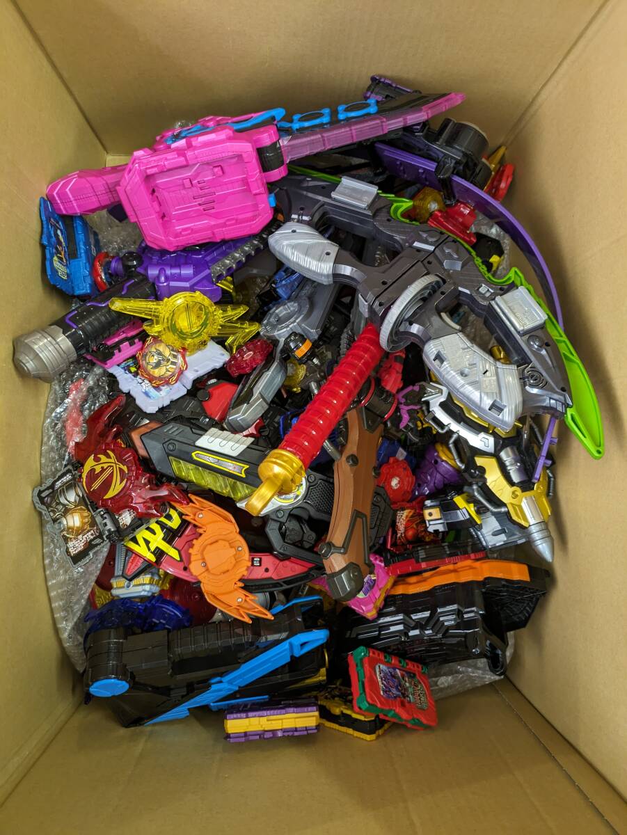 【新品未開封品】仮面ライダースーパー1 全4巻 収納BOX付き 仮面ライダースーパー1 DVD全巻セット収納BOX付き+仮面ライダー