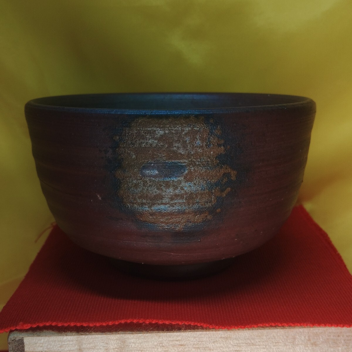 茶碗 抹茶碗 茶器 茶道具 共箱 在銘 赤黒 茶器/茶道具 抹茶茶碗】 赤楽茶碗 馬盥（ばだらい） 銘「瀬音