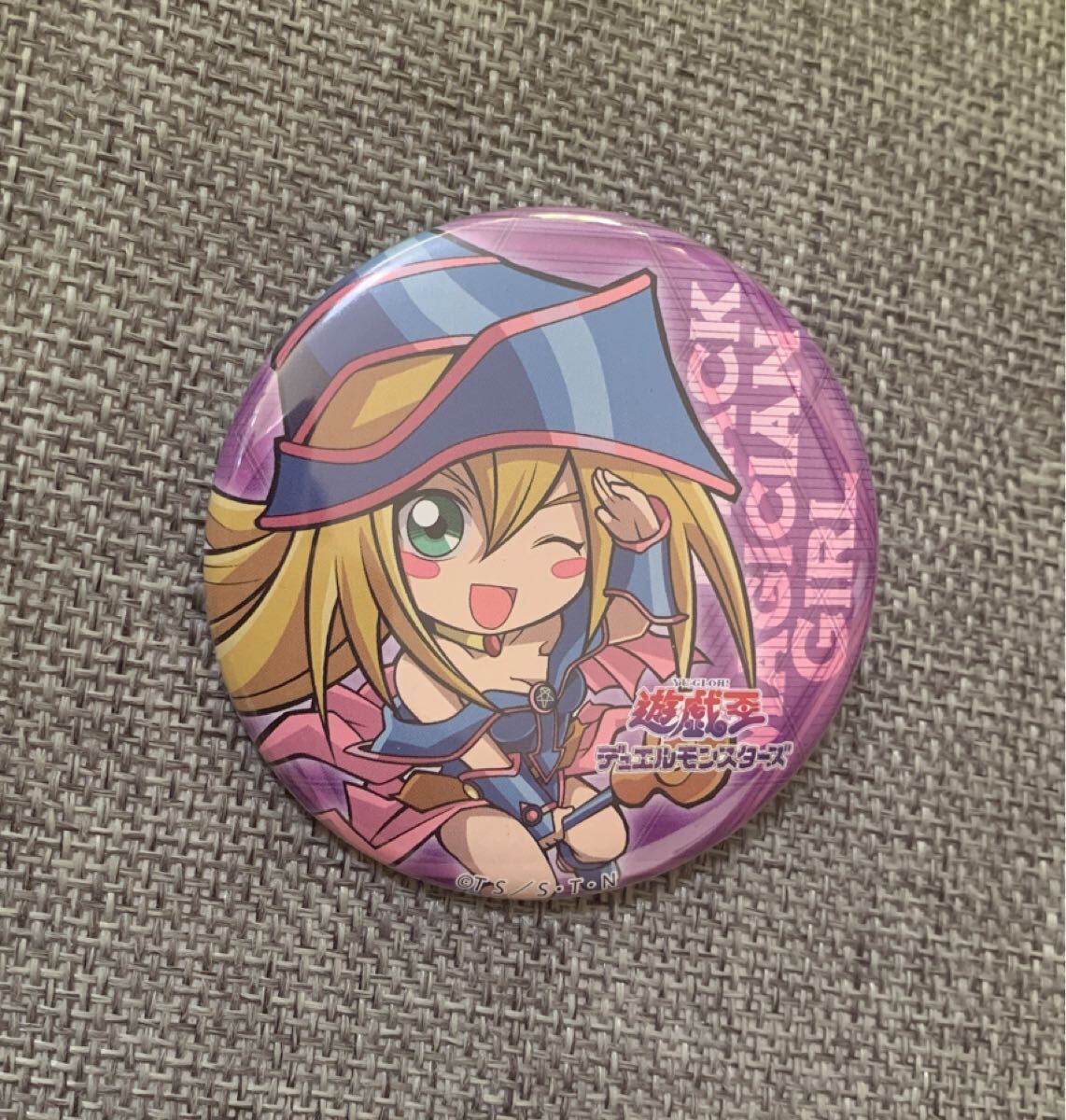 遊☆戯☆王　遊戯王　闇遊戯　ブラック・マジシャン・ガール　非売品　缶バッジ 闇遊戯＆ブラック・マジシャン アクリルスタンド [遊☆戯☆王