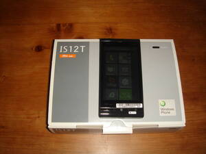 外観美品 au IS12T Windows Phone TOSHIBA BLACK