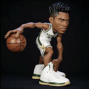 GIANNIS ANTETOKOUNMPO ヤニス　アデトクンボ　ミルウォーキーバックス LIMITED EDITION NBA COLLECTABLES フィギュア　バスケットボール