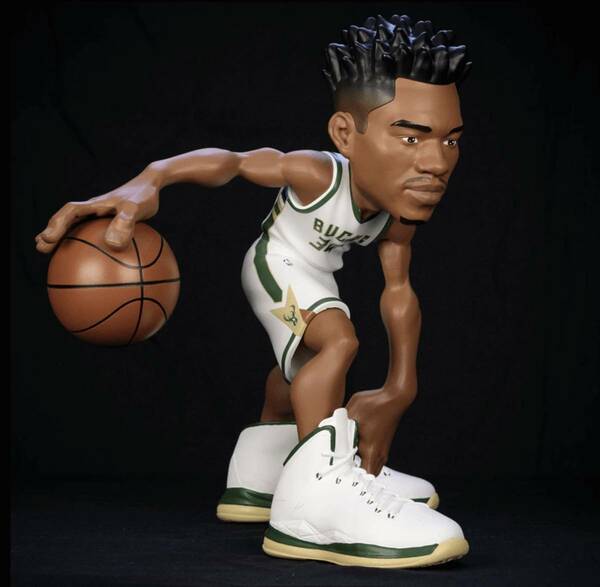 GIANNIS ANTETOKOUNMPO ヤニス　アデトクンボ　ミルウォーキーバックス LIMITED EDITION NBA COLLECTABLES フィギュア　バスケットボール