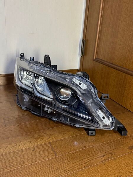 ★美品★後期 LED C27 セレナ★右ヘッドライトKOITO 100-23784打刻:B ASSYブラック 純正 日産 中古