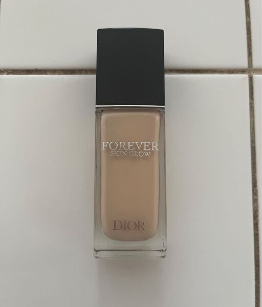 DIOR FOREVER SKIN GLOW リキッドファンデーション 0N