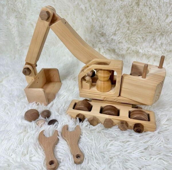 【非売品】木のおもちゃ ショベルカー はたらく車 組み立て 知育玩具 子ども 木製玩具 手作り 高級 日本製 希少 天然木
