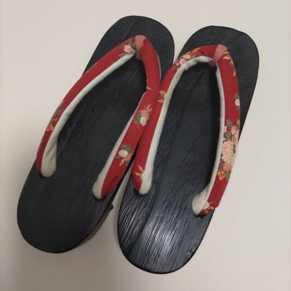下駄 鼻緒 赤 花柄 24cm 匿名配送 レディース 祭り 夏 ファッション 靴