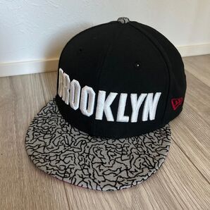 NEW ERA ニューエラ キャップ BROOKLYN ブルックリン 柄付き 黒 ブラック フラットキャップ