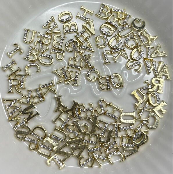 アルファベット ネイルパーツ 色ゴールド 90個以上 ストーン付き 合金タイプ ネイルチップ ネイルアート