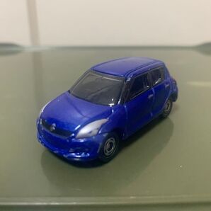 トミカ スズキ スイフト 青
