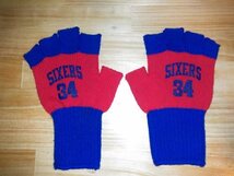 ※即決・送料出品者負担※ＮＢＡ　Ｐｈｉｌａｄｅｌｐｈｉａ　７６ｅｒｓ　指無し手袋　オープンフィンガー　ニット　赤・青_画像2