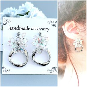 NO.402 再販人気☆クリアオーロラフラワー×ツイストフープピアス/イヤリング/シルバー/サージカルステンレス/金具変更無料