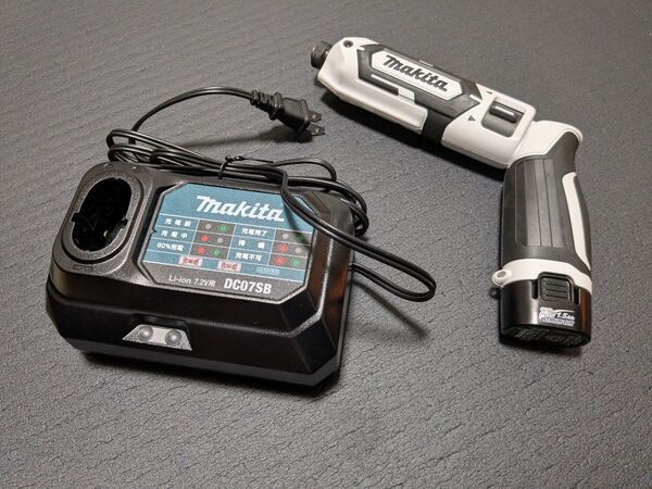 マキタ makita 7.2V充電式ペンインパクトドライバ 白 TD022D