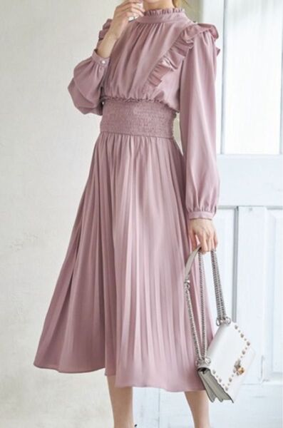 新品 tocco closet 後ろリボン付きフリル装飾ウエストシャーリング切替プリーツワンピース ピンク系