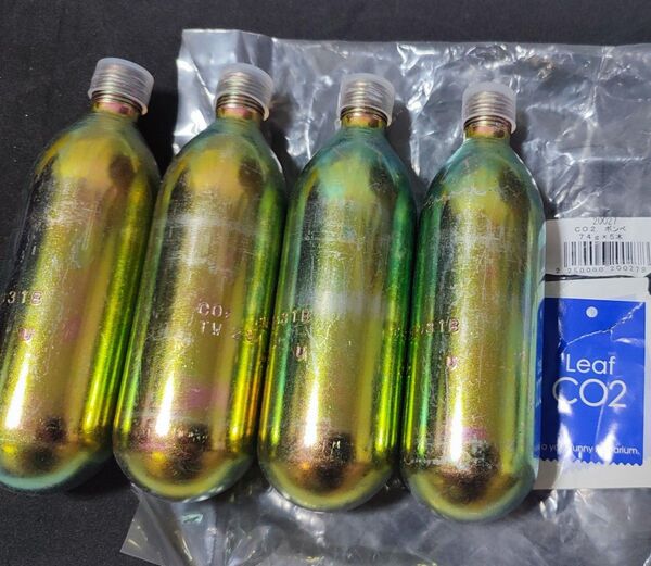 Leaf CO2ボンベ 74g 4本セット 水草育成 アクアリウム チャーム