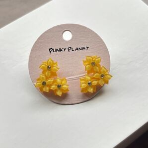 韓国 PUNKY PLANET ピンキープラネット アクリル 花 ピアス 黄