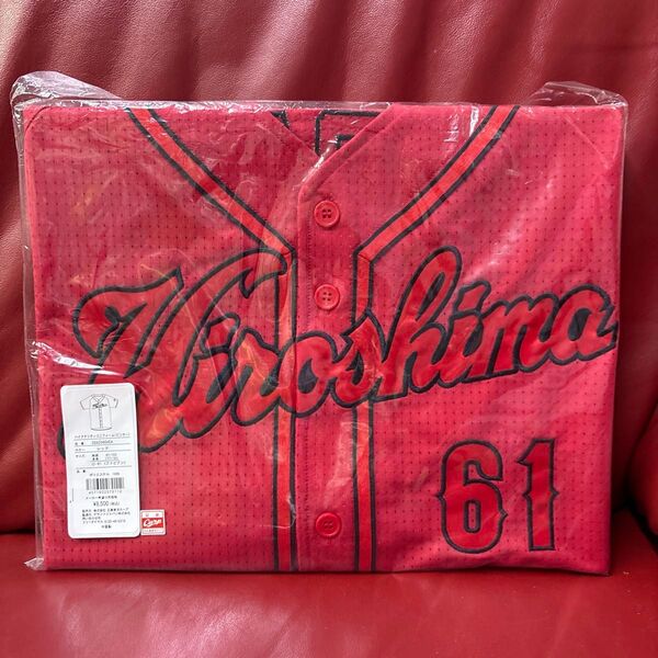 未開封品 広島東洋カープ ファビアン 選手 #61 ハイクオリティーユニフォーム ビジター サイズo デサント