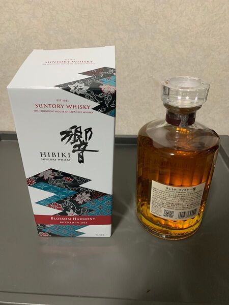 サントリーウイスキー 響 JAPANESE HARMONY 700mlびん 1本